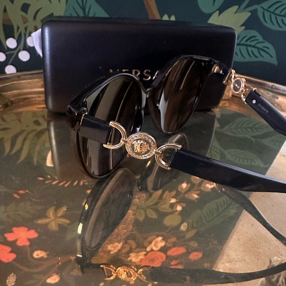 SOLD 🏆Versace New in Box Cat Eye Medusa Head Sunnies Sunglasses - Picture 5 of 9